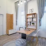 דירה Gem Next To New York Cafe בודפשט